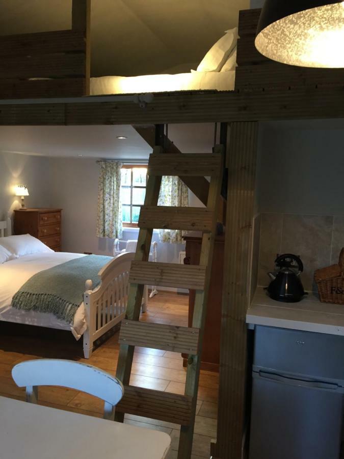 Hampreston Stapehill Lodge B&B المظهر الخارجي الصورة