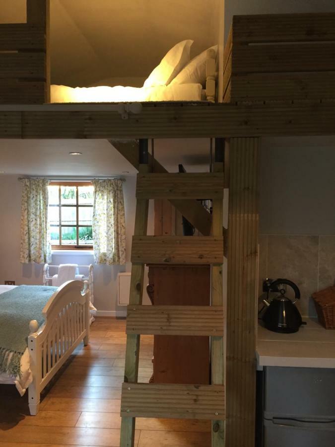Hampreston Stapehill Lodge B&B المظهر الخارجي الصورة