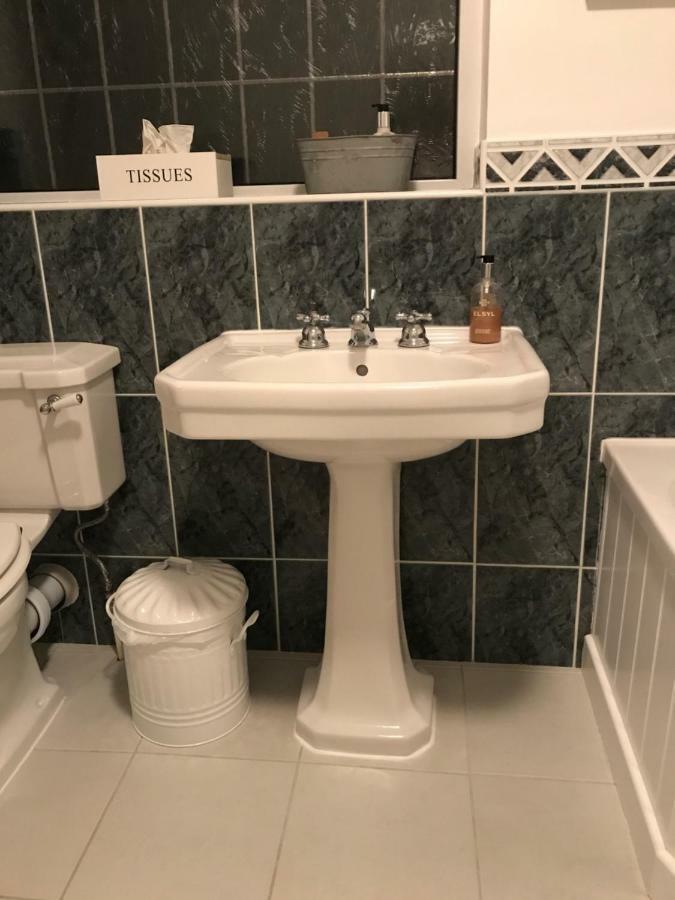 Hampreston Stapehill Lodge B&B المظهر الخارجي الصورة