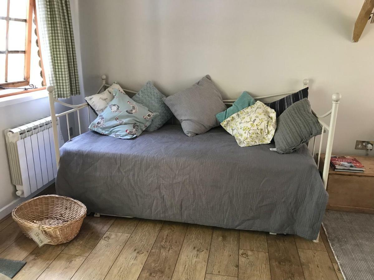 Hampreston Stapehill Lodge B&B المظهر الخارجي الصورة