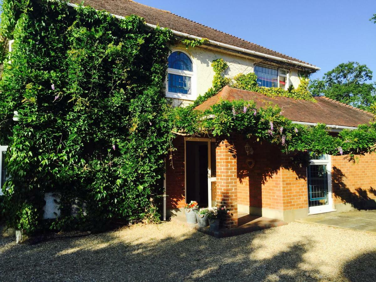 Hampreston Stapehill Lodge B&B المظهر الخارجي الصورة